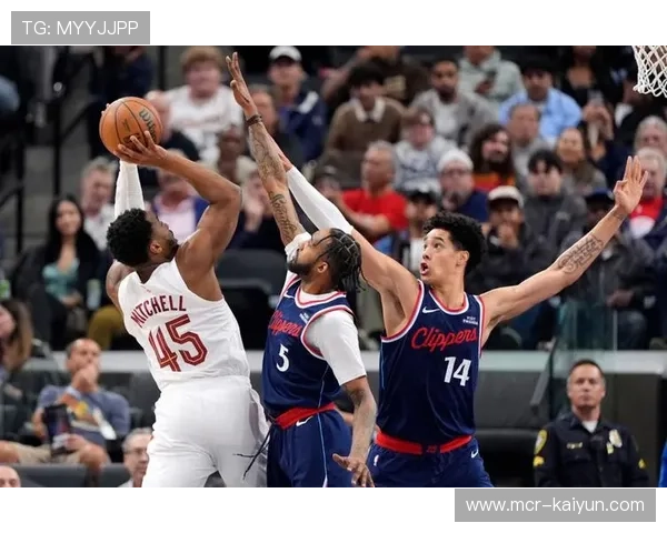 骑士快船交易后首战，米切尔莱昂纳德对决成胜负关键